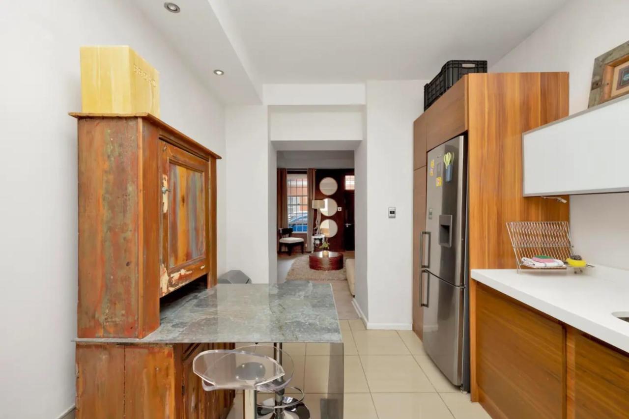 Charming Townhouse In De Waterkant ケープタウン エクステリア 写真