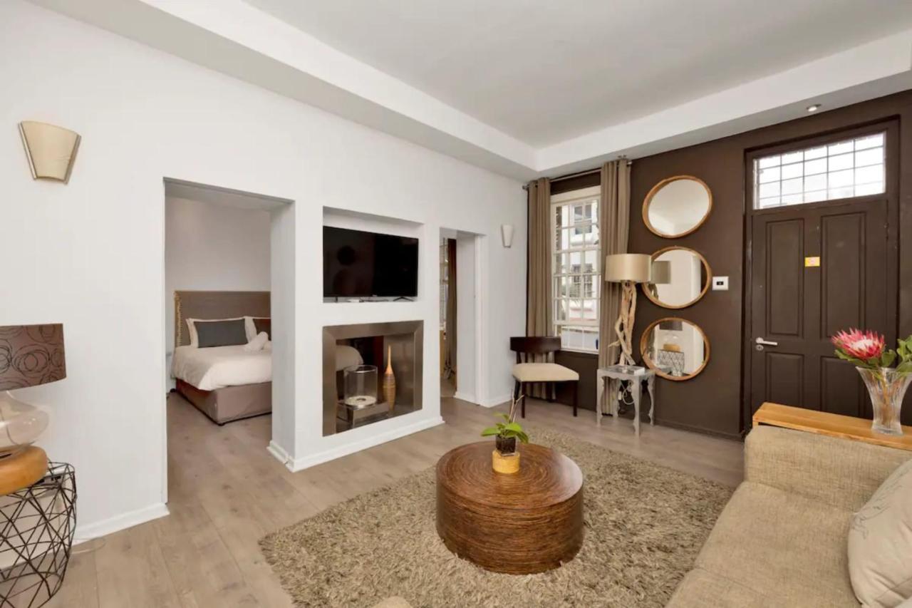Charming Townhouse In De Waterkant ケープタウン エクステリア 写真