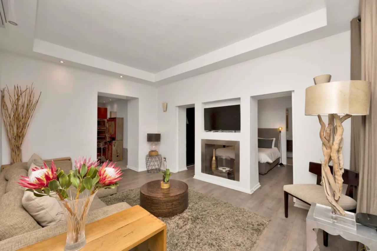 Charming Townhouse In De Waterkant ケープタウン エクステリア 写真